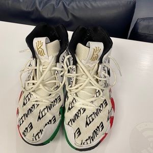 “BHM” Kyrie 4 size 9